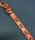 Rött metallic läderhalsband / ben-nitar